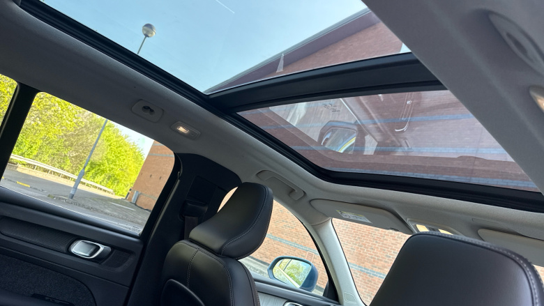 Volvo XC40 2.0 B3P Ultra Dark 5dr Auto Petrol Estate